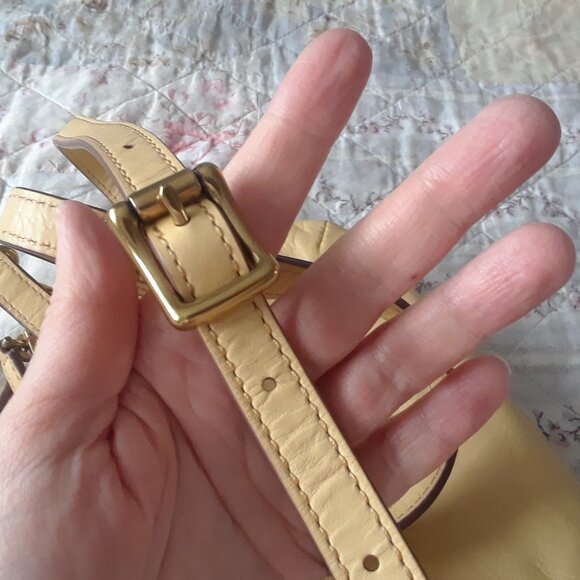 Fossil Buttery Yellow Leather Crossbody Bag - Picture 11 of 15